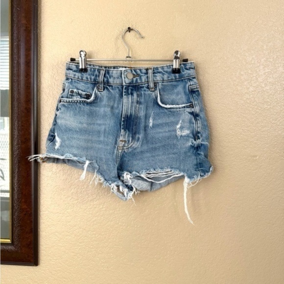 Zara Pants - Zara Mid rise  Shorts Size 2